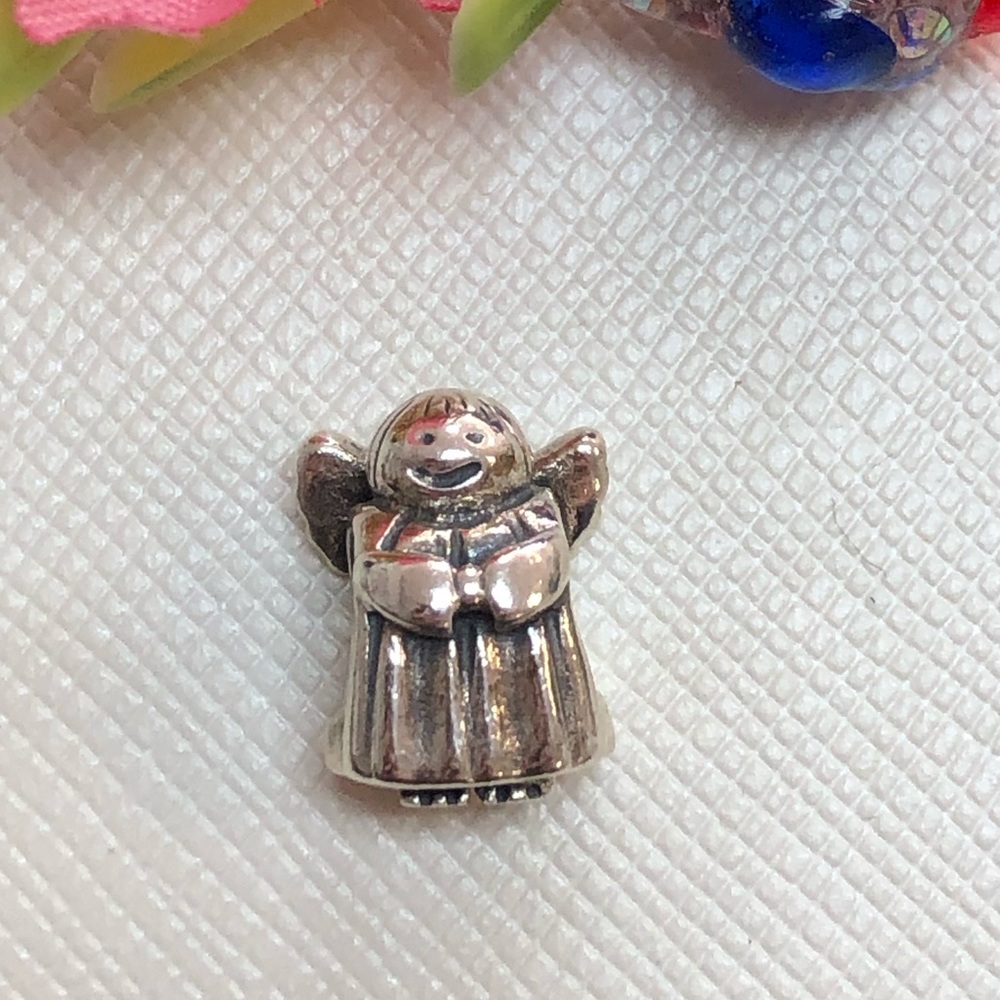 Pandora charm angle
